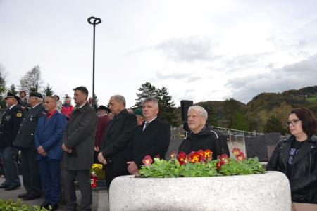 KOMEMORACIJA NA POKOPALIŠČU 6